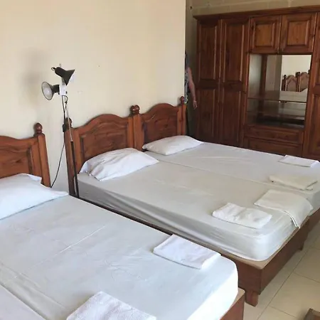 Qronfli Guest house