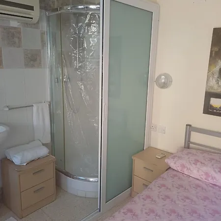 Qronfli Guest house