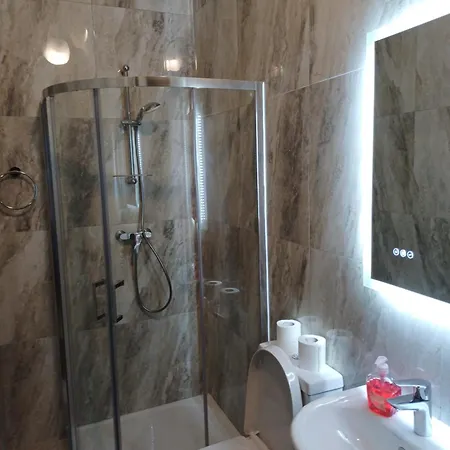 Qronfli Guest house *